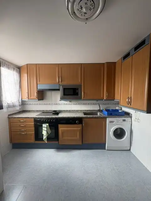 Cocina de Piso en venta en Valladolid con Calefacción, Terraza y Trastero