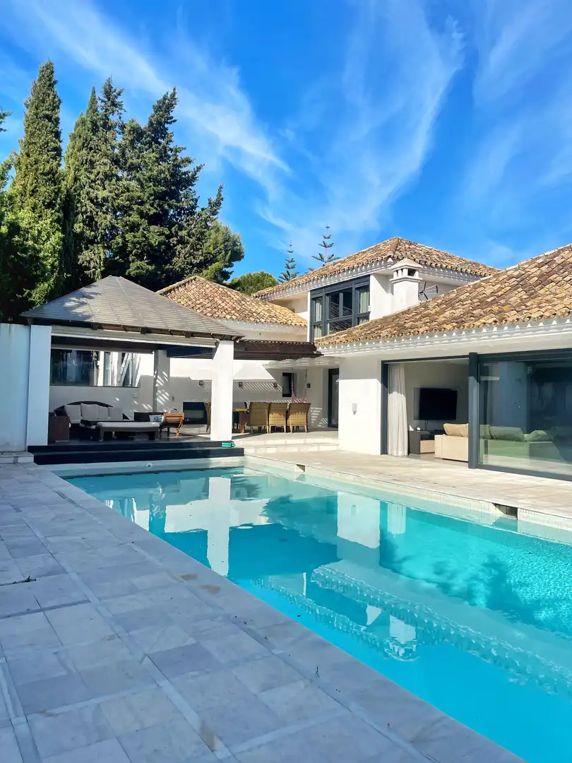 Villa con piscina in vendita a Nueva Andalucía