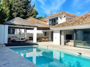 Xalet amb piscina en venda a Nueva Andalucía