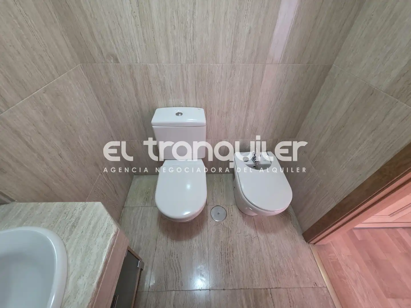 Bathroom of Flat for rent in Madrid  with Air Conditioner, Parquet flooring and Swimming Pool