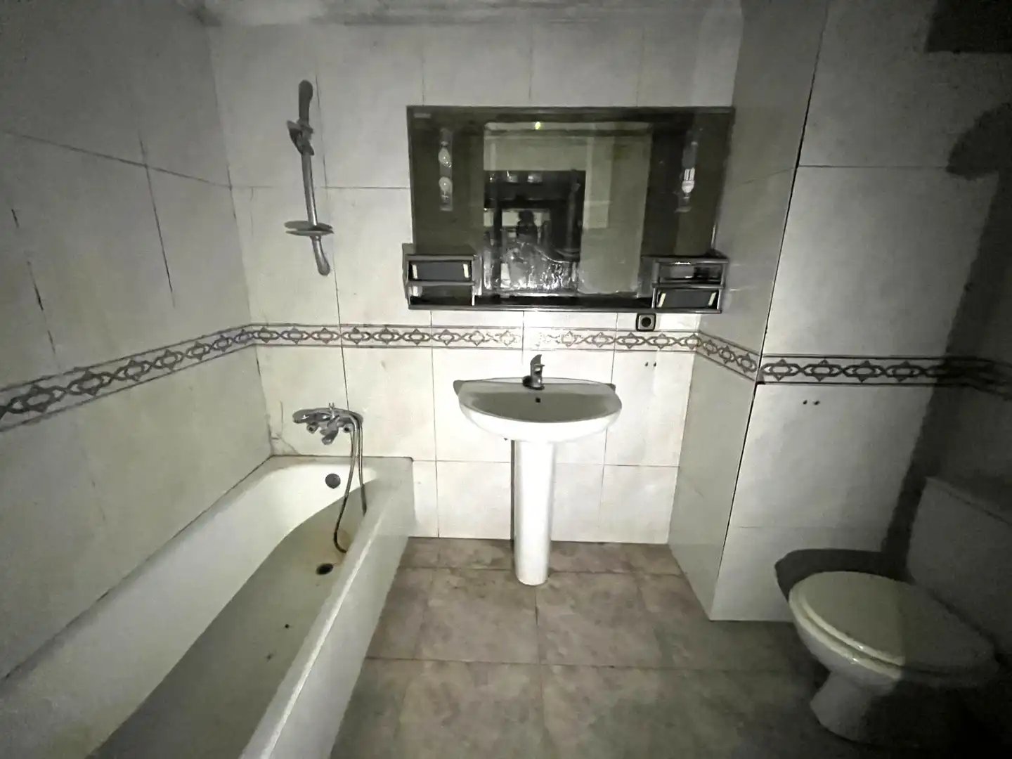 Baño de Piso en venta en Girona con Calefacción, Terraza y Balcón
