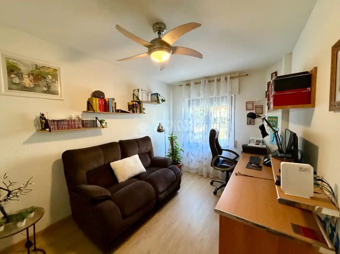 Schlafzimmer von Einfamilien-Reihenhaus zum Verkauf in Azuqueca de Henares mit Klimaanlage und Heizung