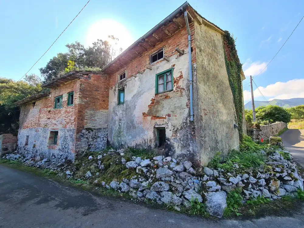 Houses for sale in Balmori, Posada - Barro