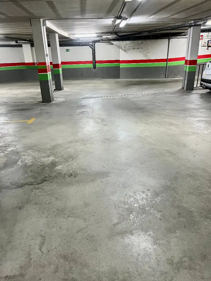 Individual with lift to rent in Calle Capitán Peñas 17