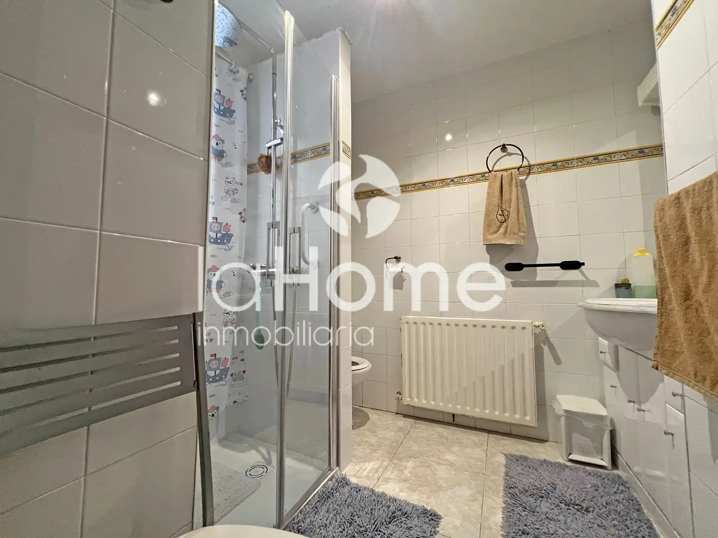Badezimmer von Haus oder Chalet zum Verkauf in Paterna mit Klimaanlage, Privatgarten und Parkett
