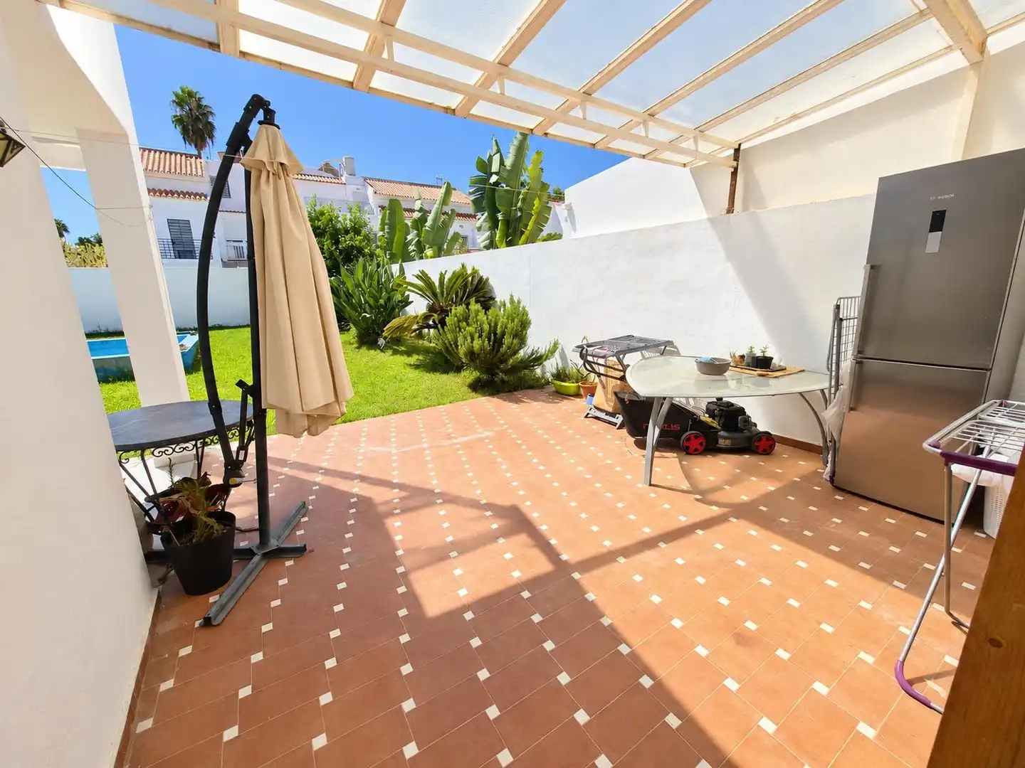 Adosado con piscina en venta en Churriana