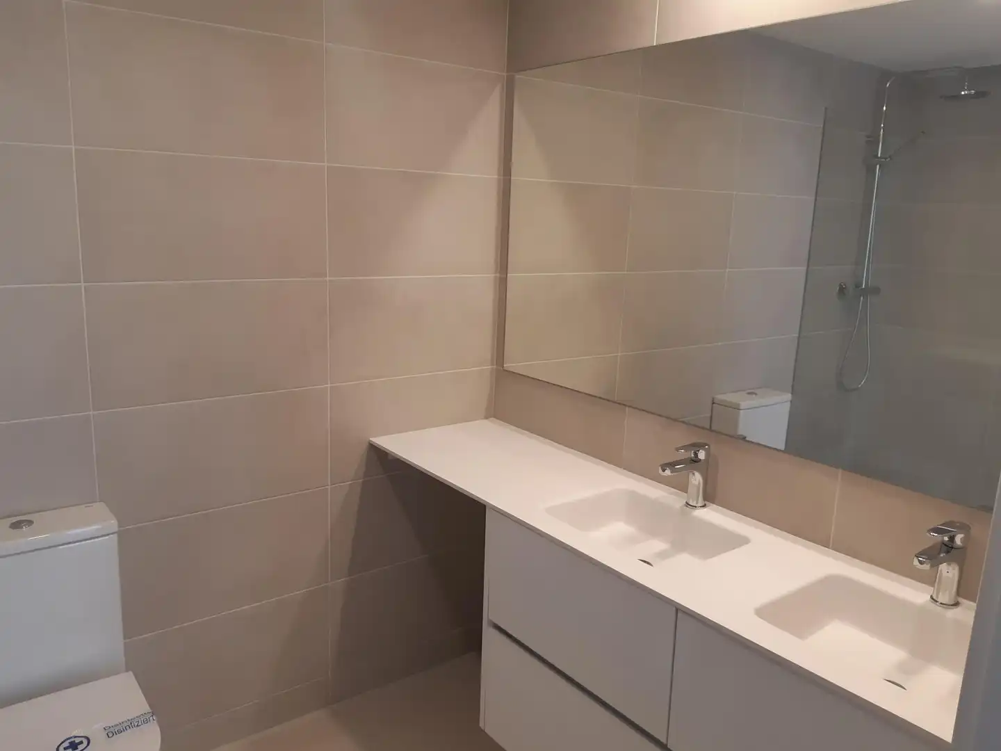 Baño de Piso de alquiler en Badalona con Calefacción, Jardín privado y Terraza
