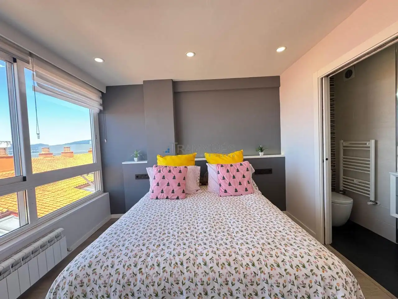 Habitación de Piso en venta en Vigo  con Calefacción, Terraza y Trastero