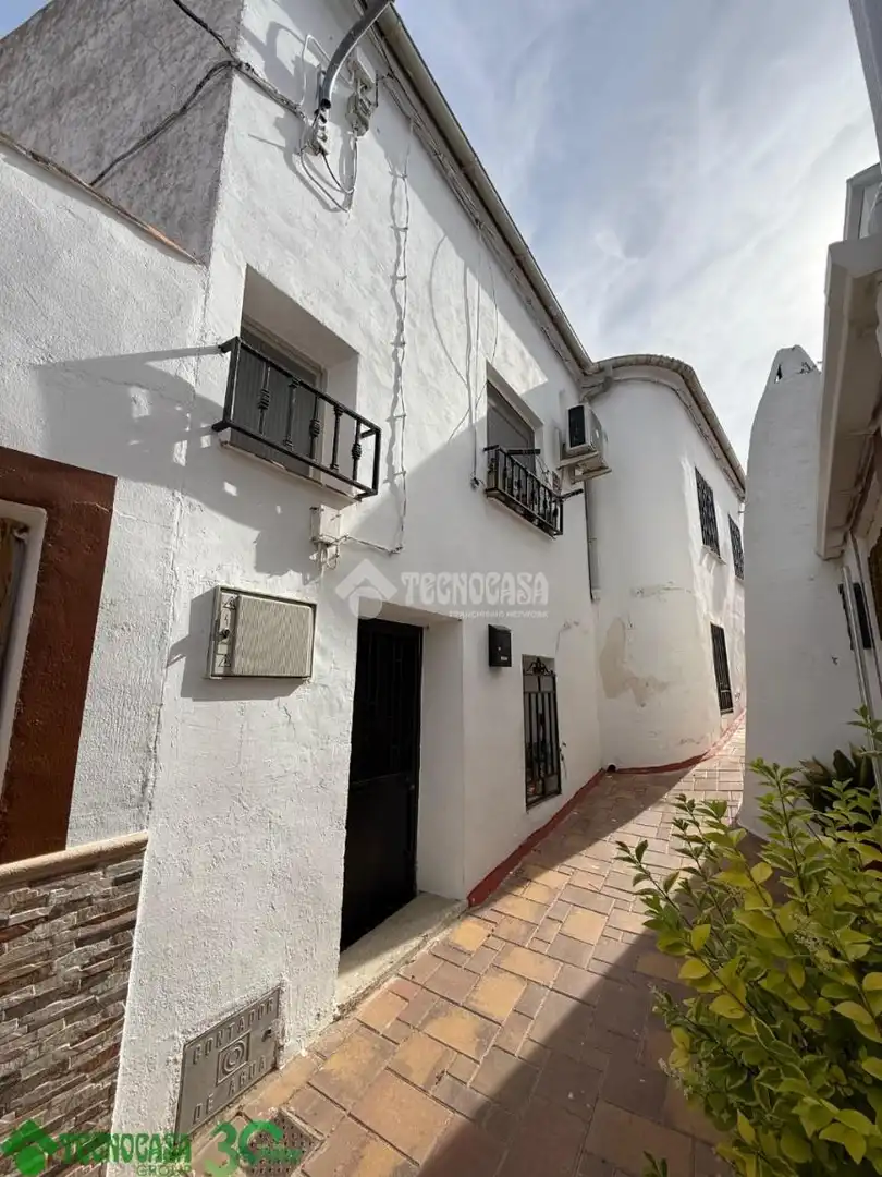 Vista exterior de Casa adosada en venta en Santa Cruz de la Zarza con Aire acondicionado, Alarma y Piscina comunitaria