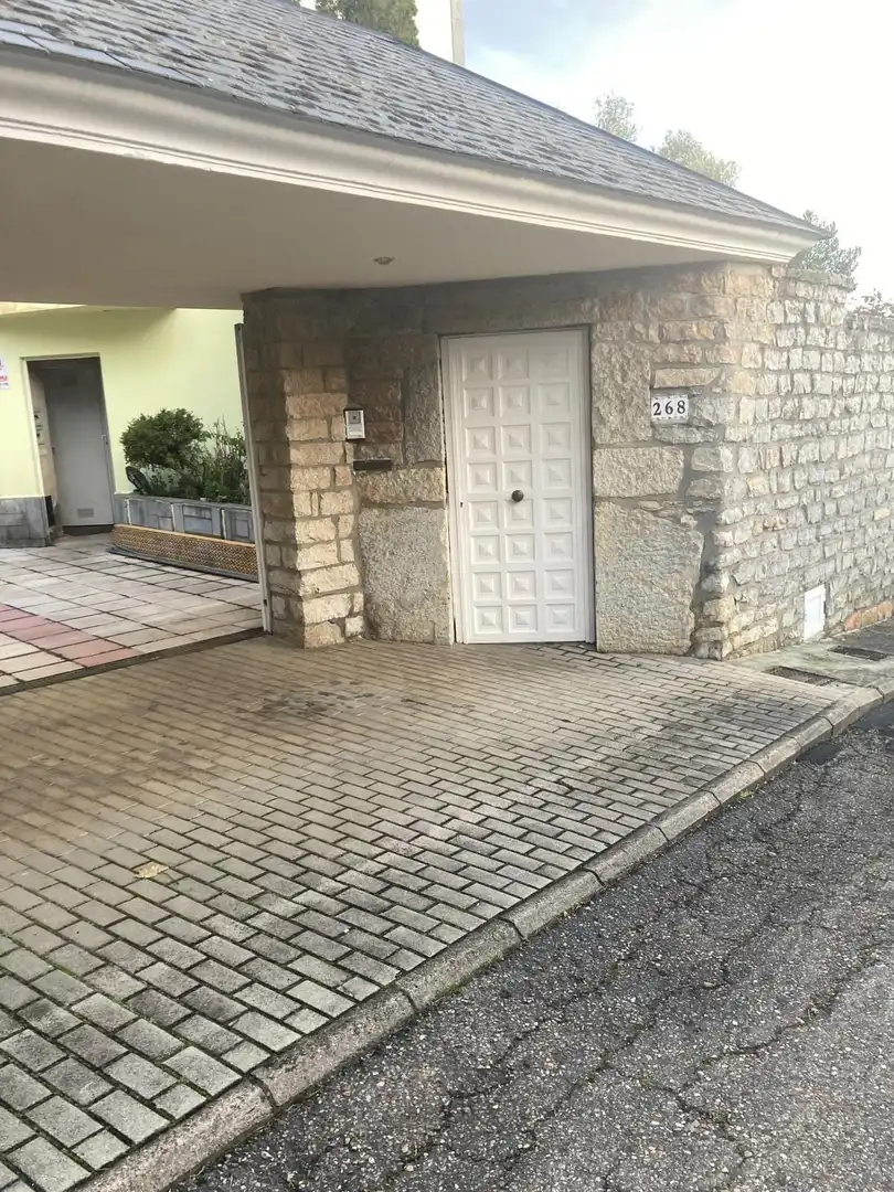 Parking de Casa o chalet en venta en Valdefresno con Calefacción, Jardín privado y Terraza