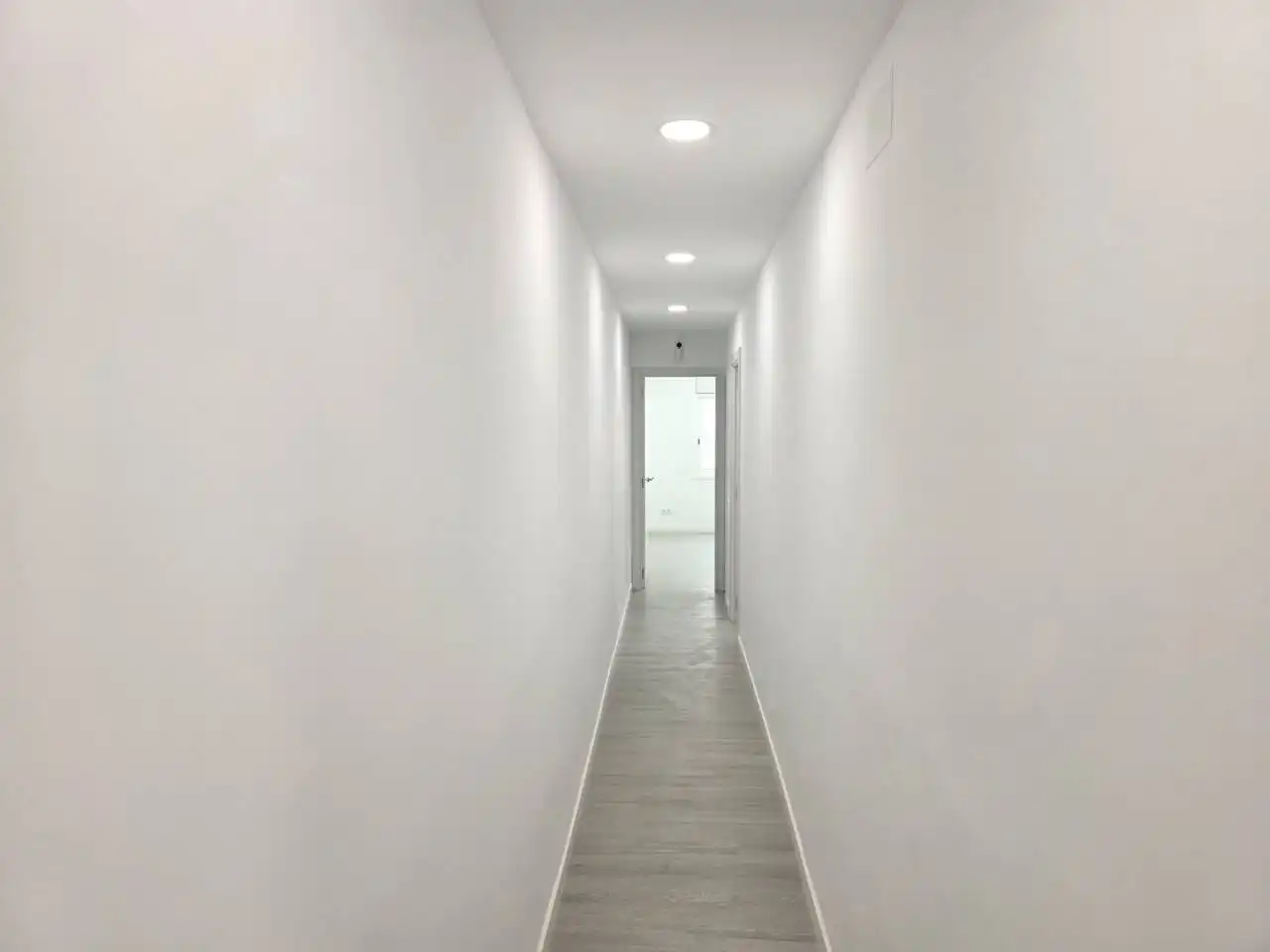 Wohnung zum Verkauf in Barcelona mit Klimaanlage, Parkett und Terrasse