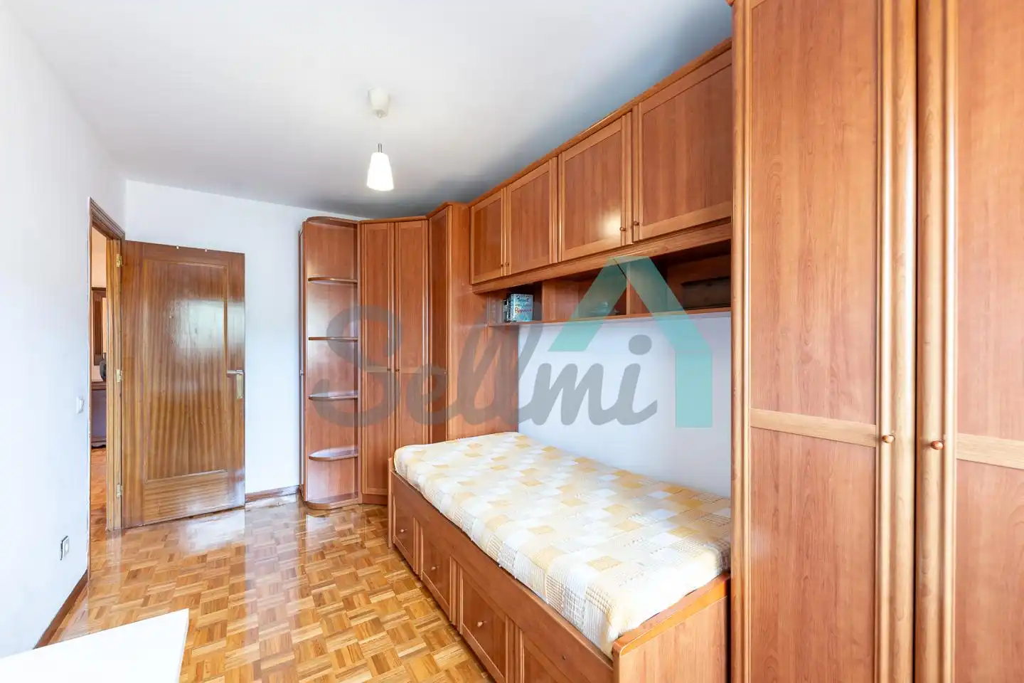 Habitación de Piso de alquiler en Oviedo  con Calefacción, Parquet y Amueblado