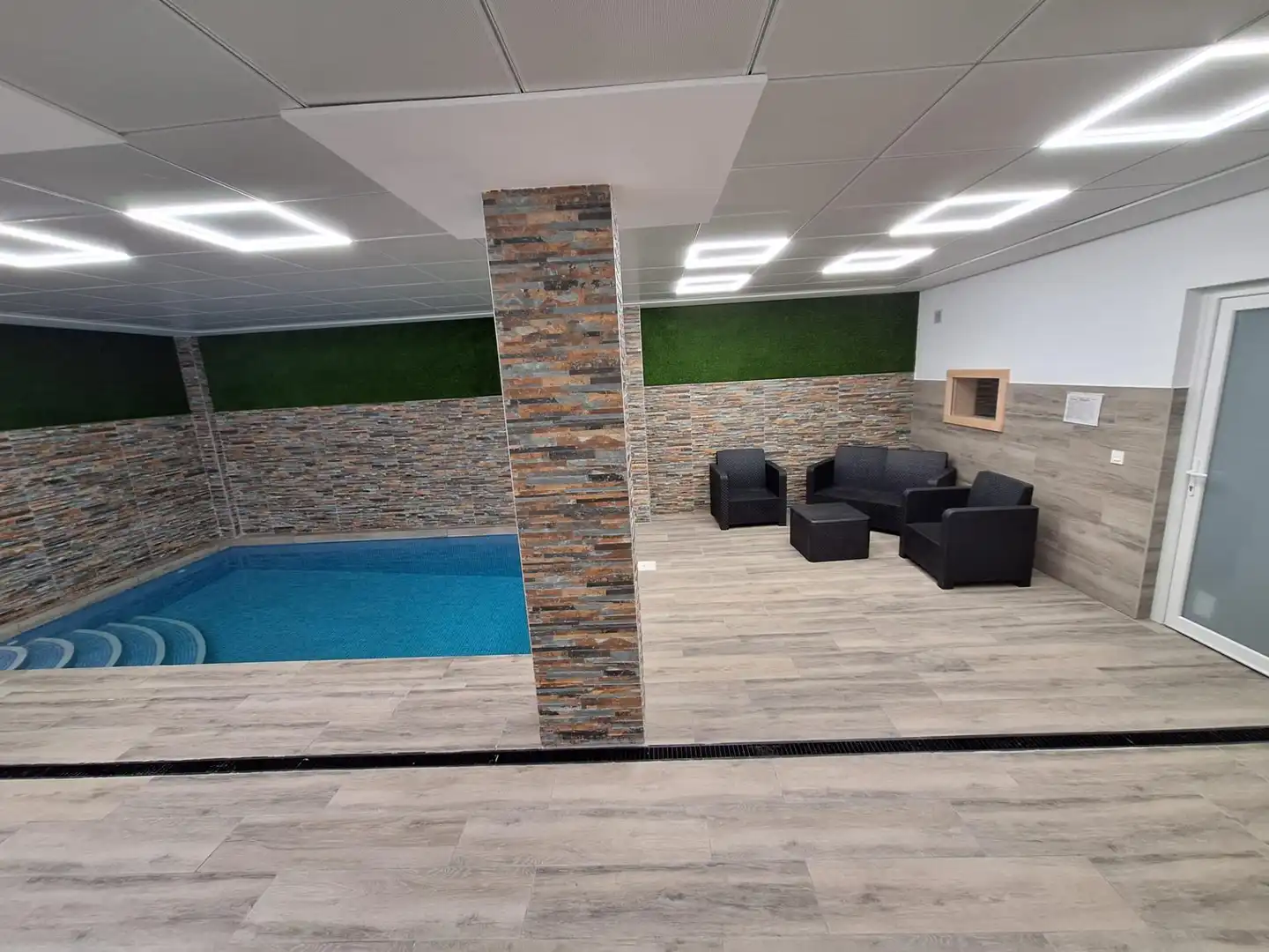 Piscina de Apartamento de alquiler en Torrevieja con Aire acondicionado, Calefacción y Amueblado