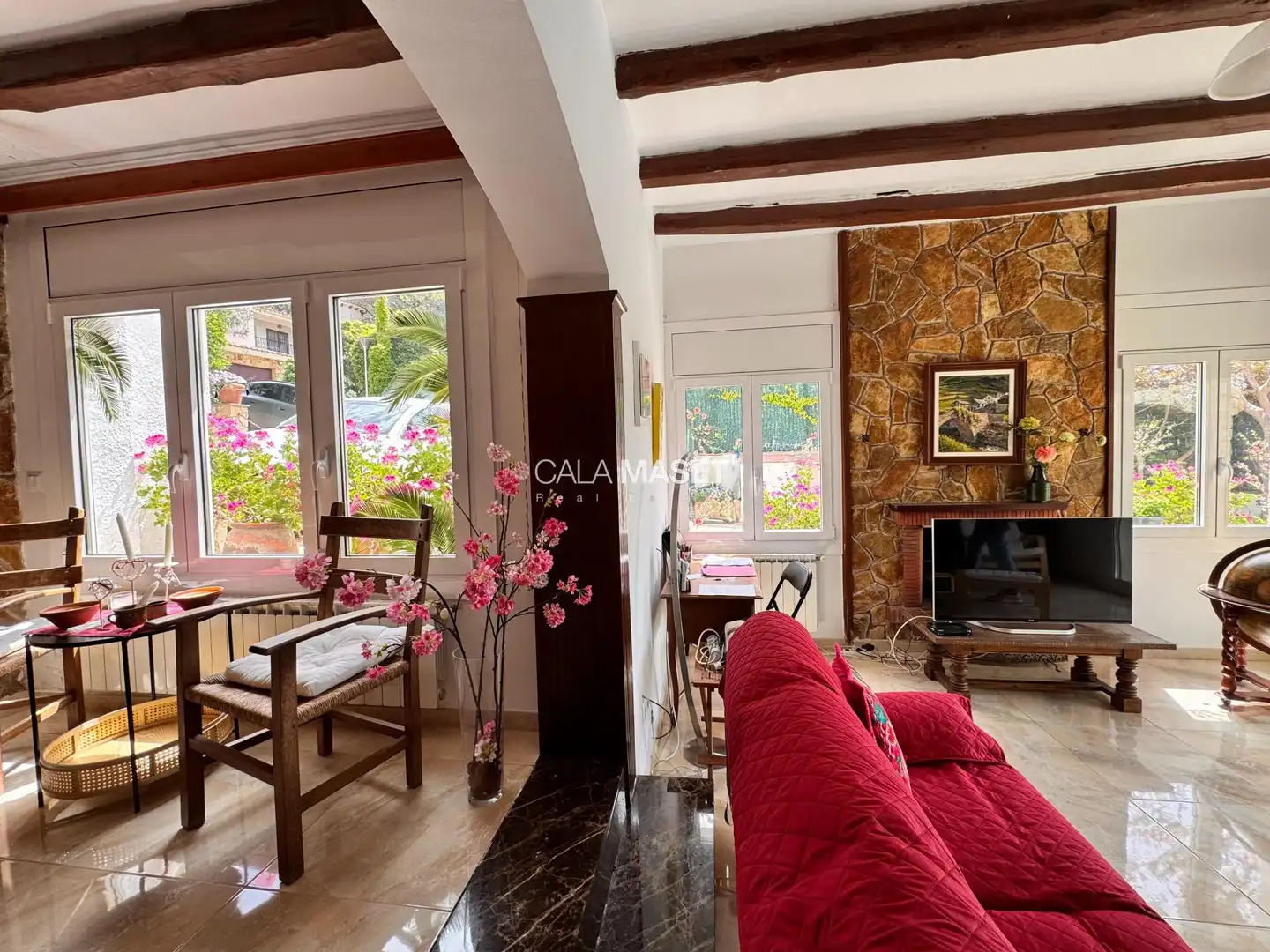 Sala d'estar de Casa o xalet en venda en Castell d'Aro, Platja d'Aro i s'Agaró amb Calefacció, Jardí privat i Terrassa