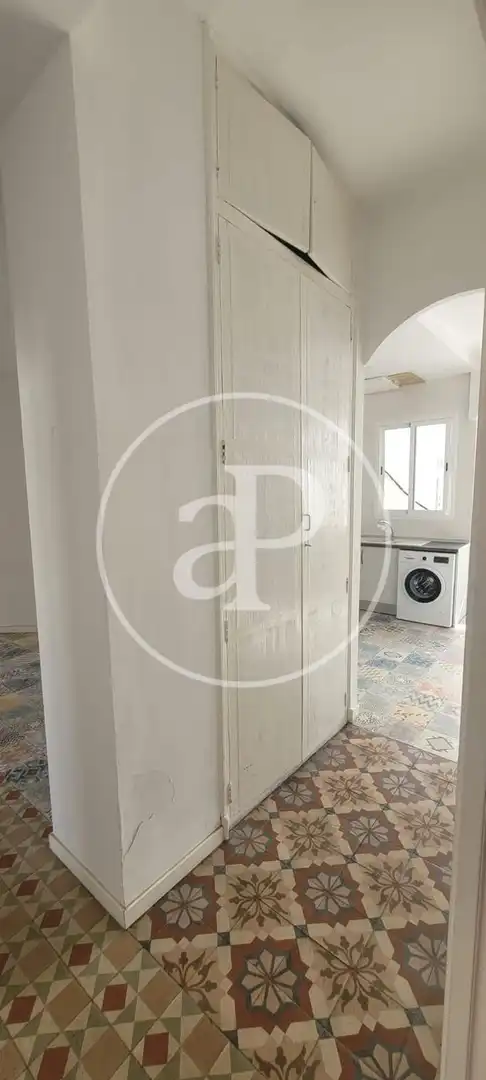 Schlafzimmer von Wohnung zur Miete in Valencia mit Klimaanlage, Möbliert und Balkon
