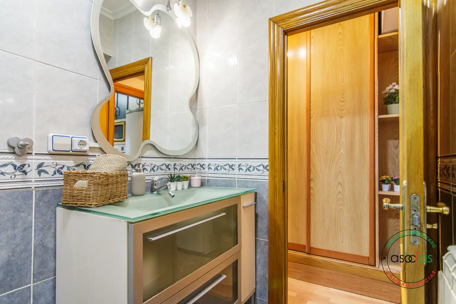 Bany de Pis en venda en Gijón  amb Calefacció i Parquet