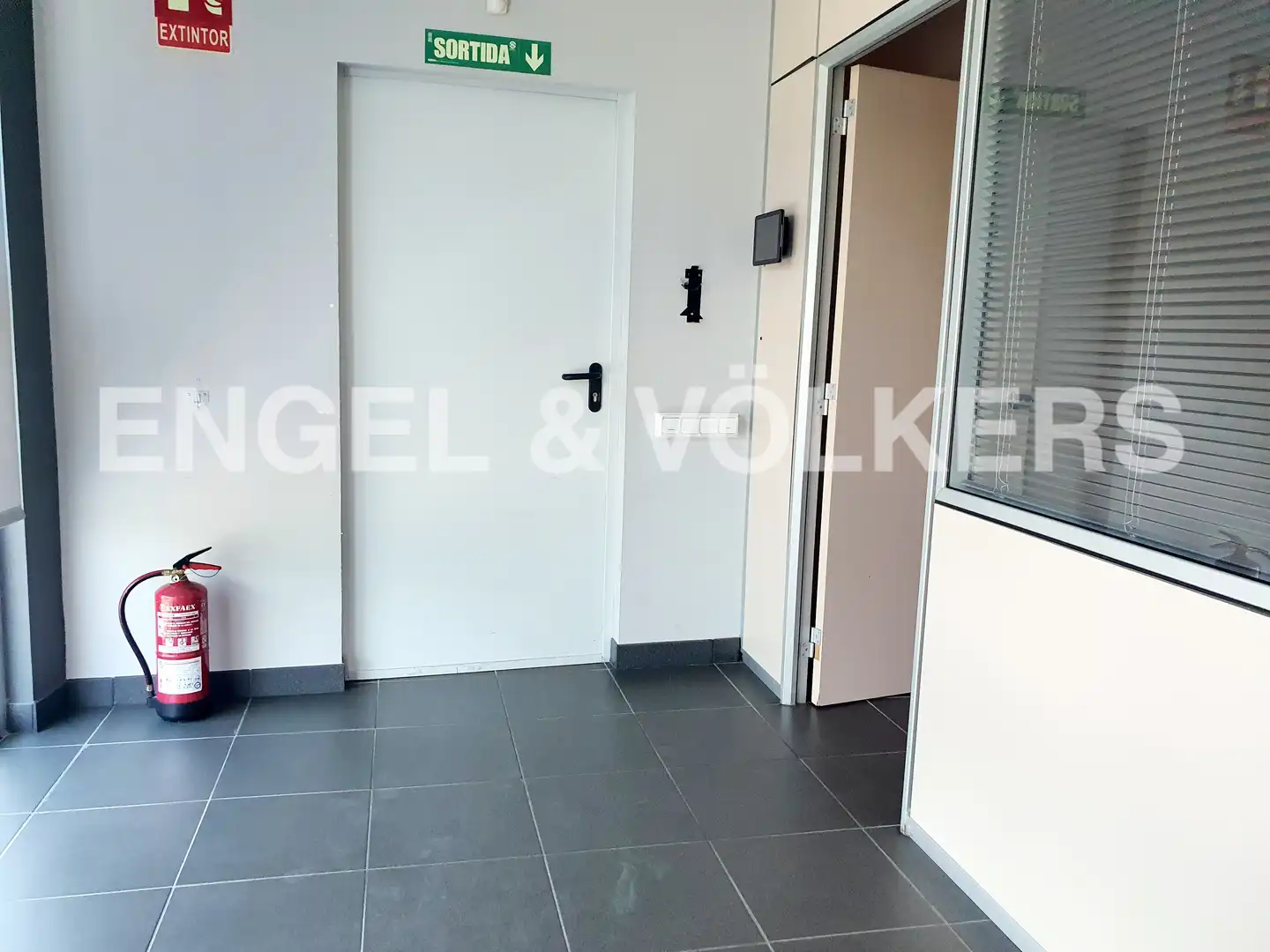 Nau industrial en venda en Cornellà de Llobregat