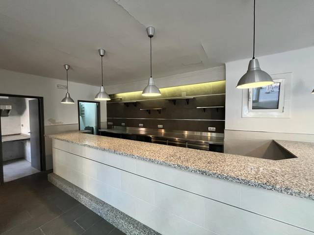 Local comercial en Venta en Carrer del Gaià en La Marina del Port