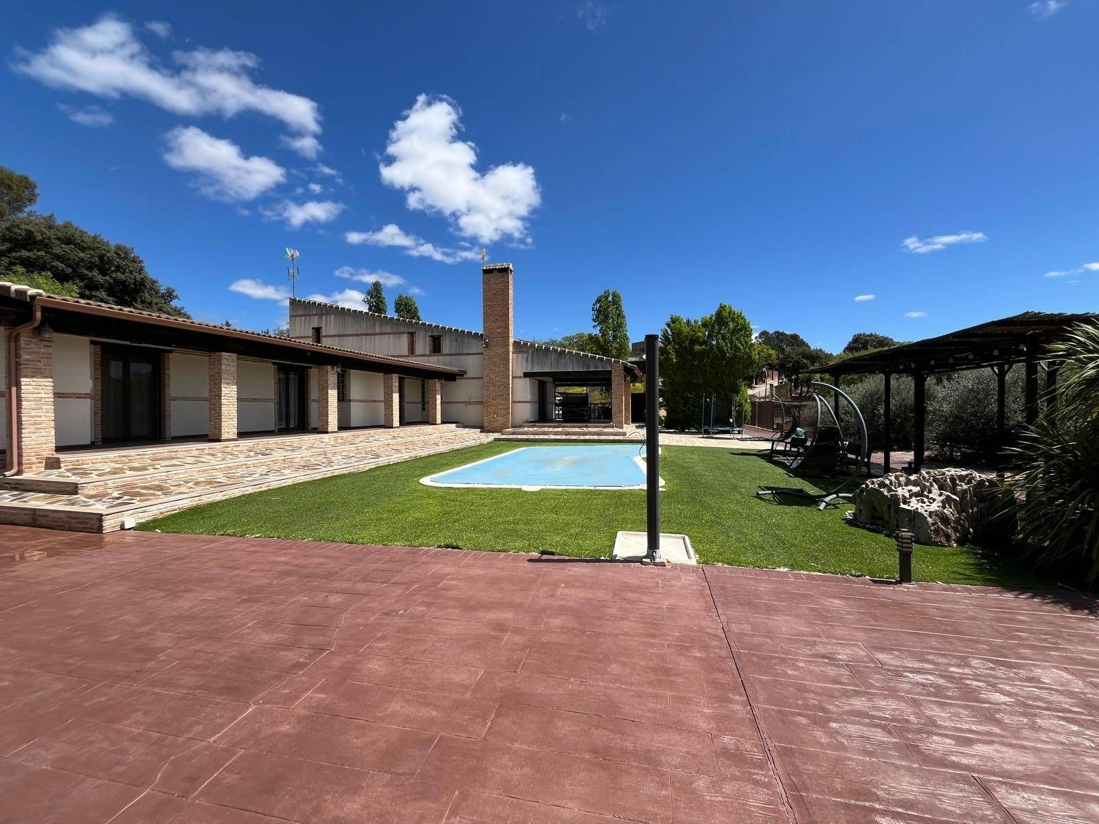 Jardí de Casa o xalet en venda en Hontoba amb Aire condicionat, Calefacció i Jardí privat