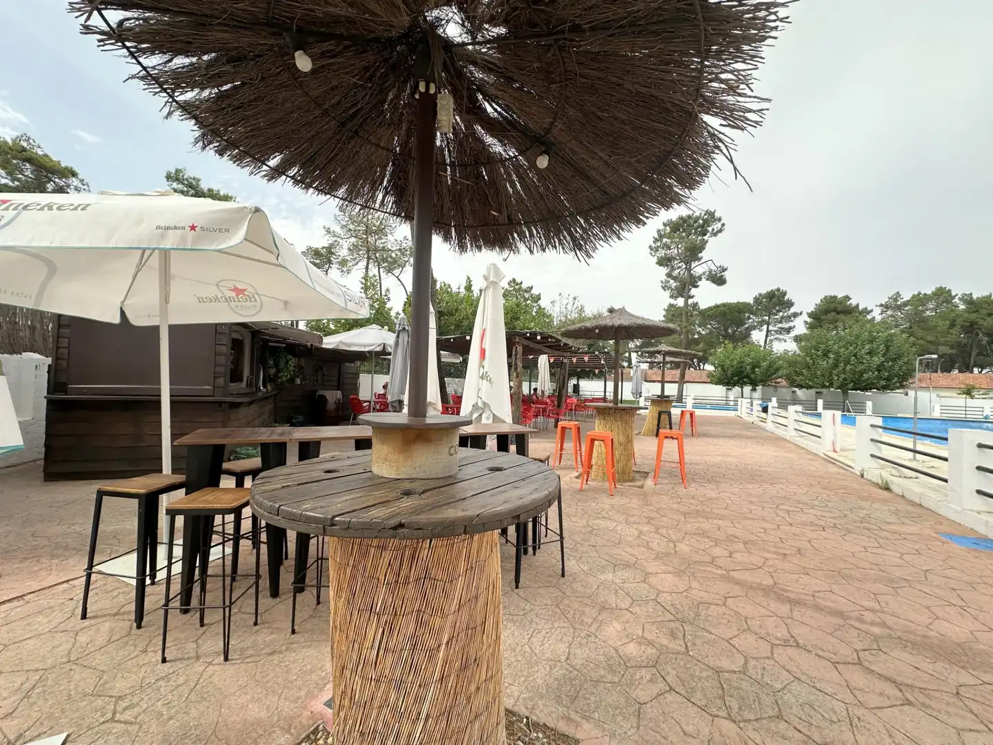 Terrassa de Casa adosada en venda en Sanchidrián amb Parquet, Moblat i Piscina comunitària