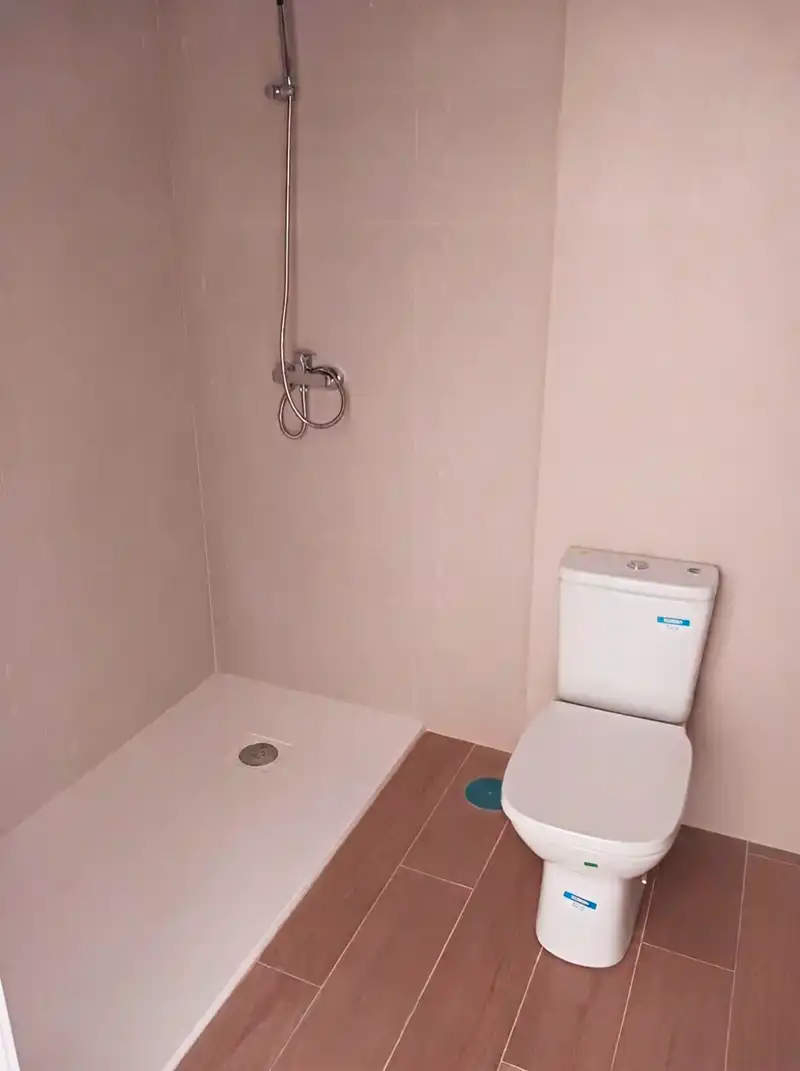 Bany de Pis en venda en Churriana de la Vega amb Parquet, Terrassa i Traster