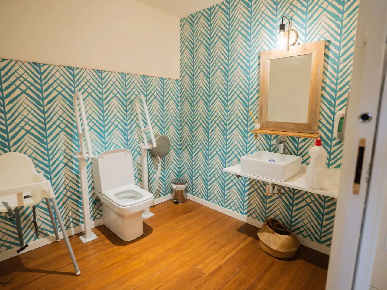 Baño de Local en traspaso en Terrassa con Aire acondicionado, Calefacción y Parquet