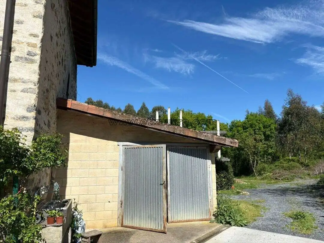 Außenansicht von Country house zum Verkauf in Ayala / Aiara mit Heizung