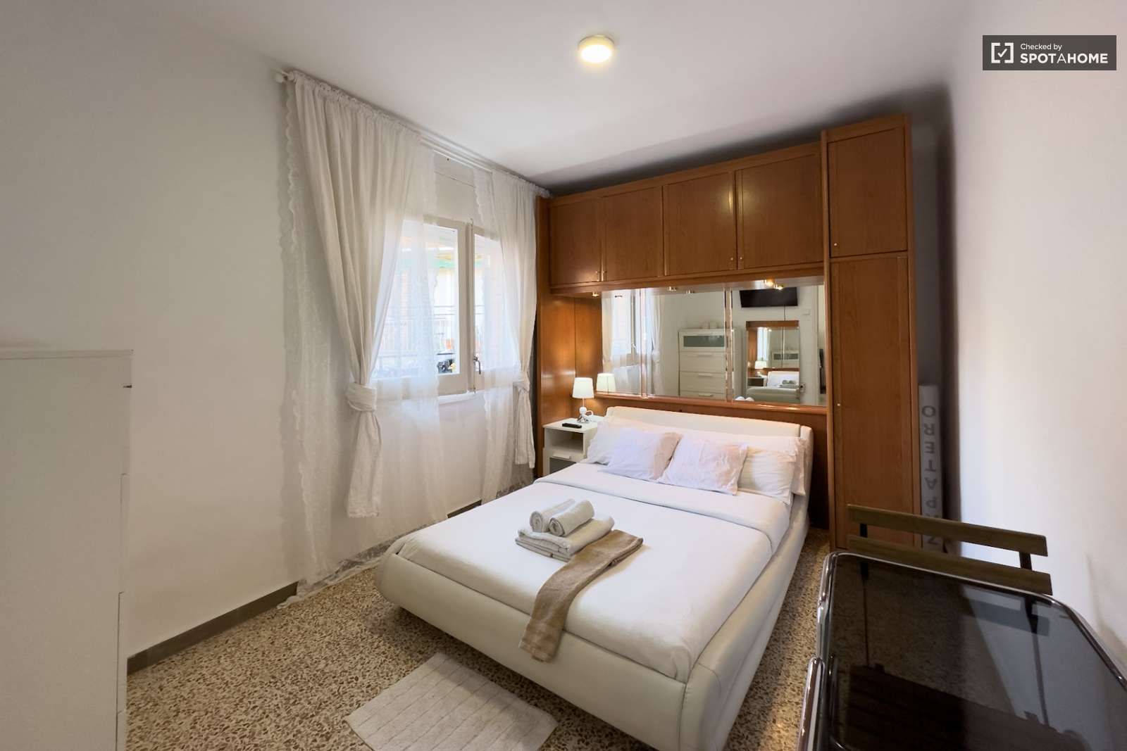 Flat to share in La Prosperitat