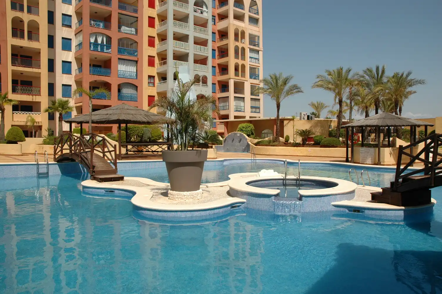 Piscina de Piso en venta en Cartagena con Aire acondicionado, Amueblado y Horno