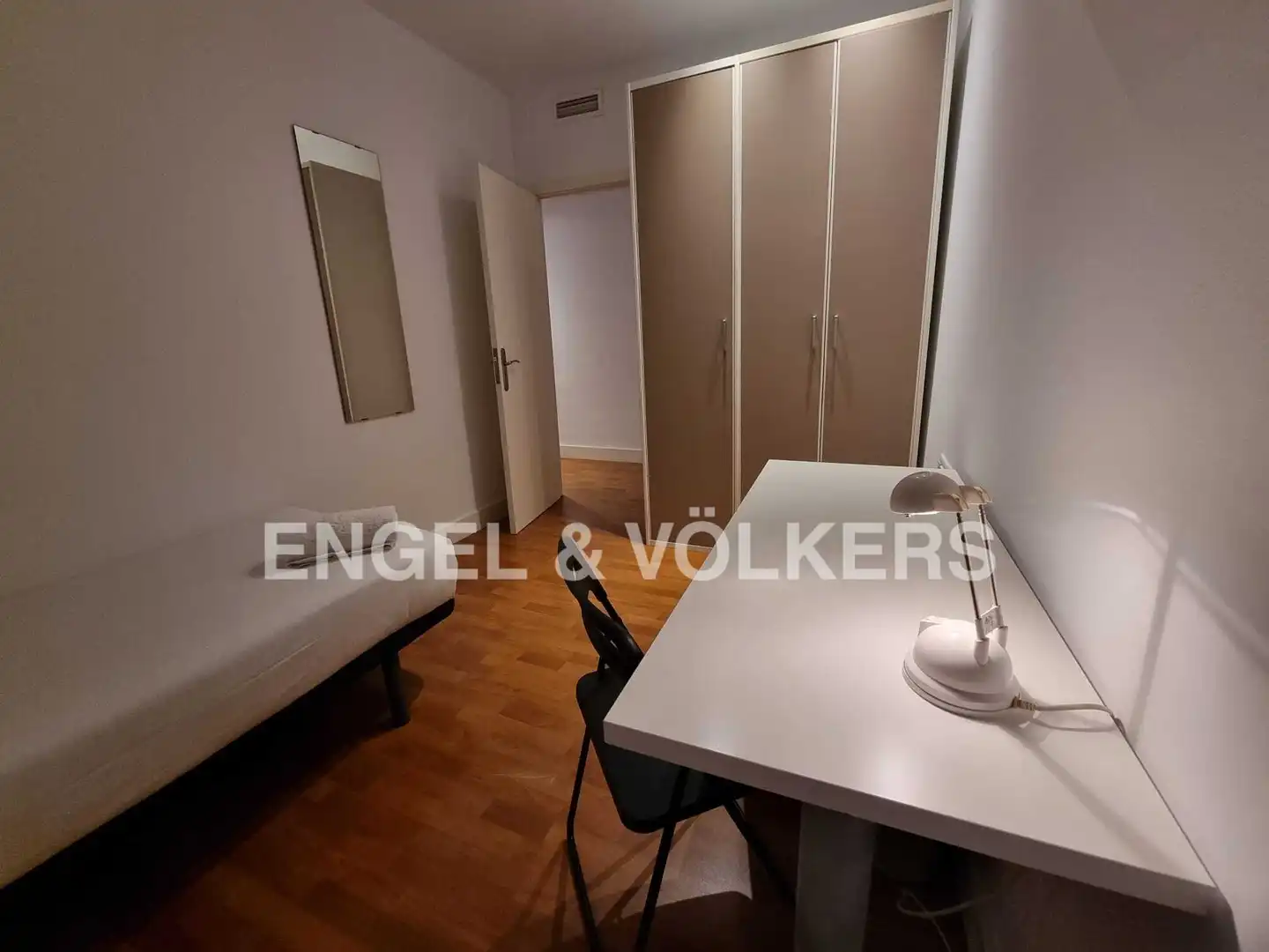 Schlafzimmer von Wohnung zur Miete in Barcelona mit Klimaanlage, Heizung und Parkett