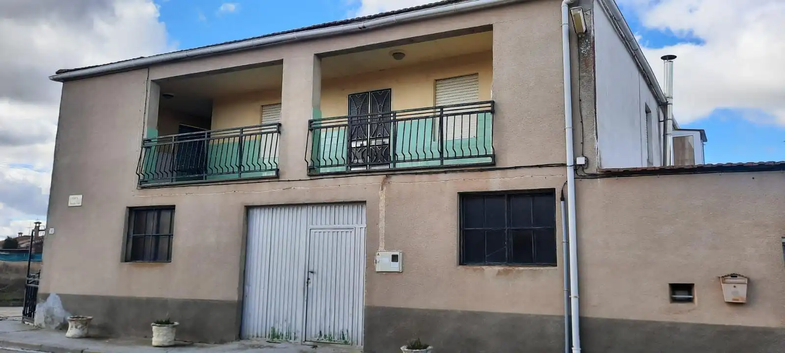 Exterior view of Houses for sale in El Pedroso de la Armuña   with Heating, Terrace and Storage room