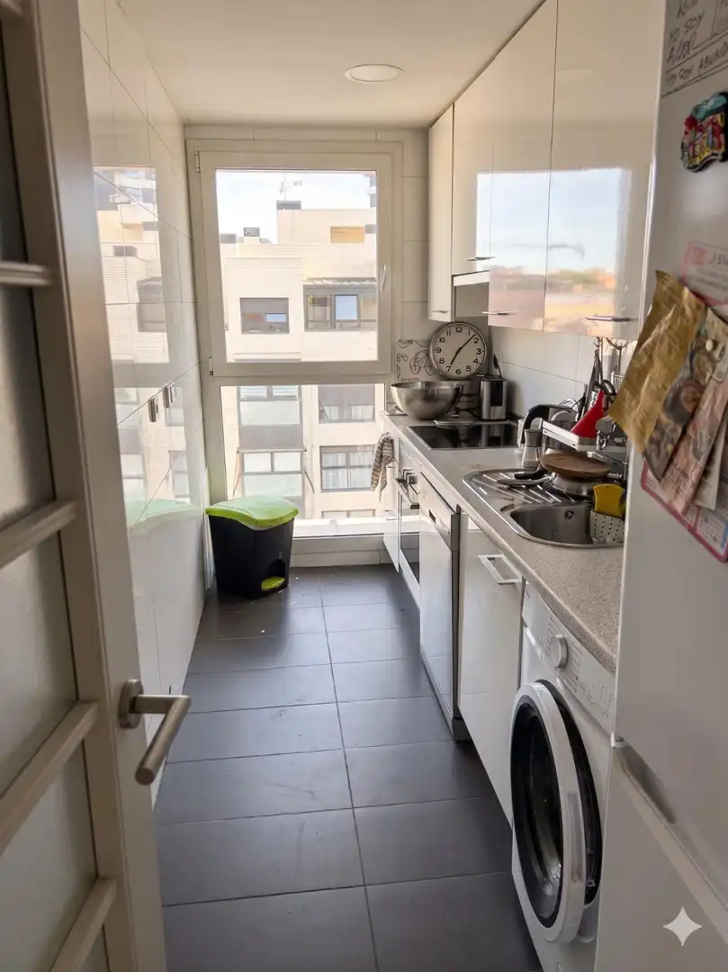 Cocina de Piso para compartir en Madrid con Aire acondicionado, Calefacción y Jardín privado