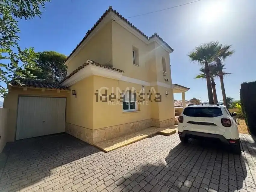 Vista exterior de Casa o xalet en venda en La Nucia amb Aire condicionat, Calefacció i Jardí privat