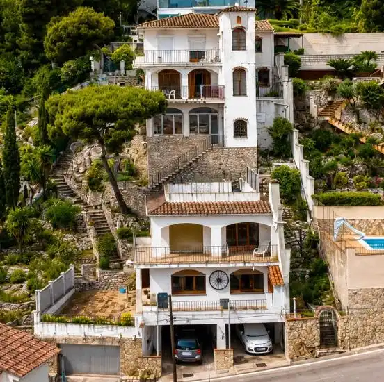 Vista exterior de Casa o xalet en venda en L'Estartit amb Aire condicionat, Jardí privat i Traster