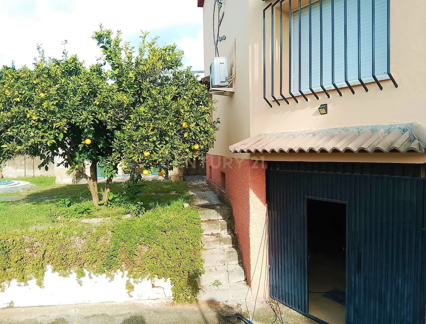 Vista exterior de Casa o xalet en venda en Coria amb Piscina
