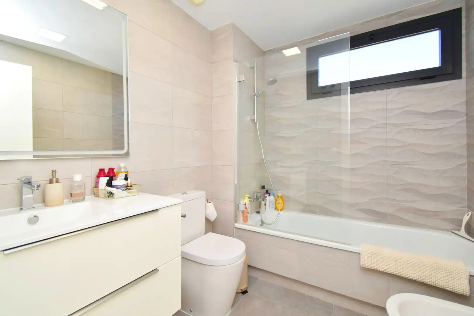 Baño de Casa adosada en venta en Almería con Aire acondicionado, Terraza y Trastero