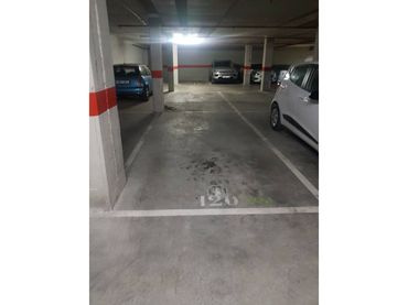 Einzelparkplatz zur Miete in Calle Doctor Xalabarder 31