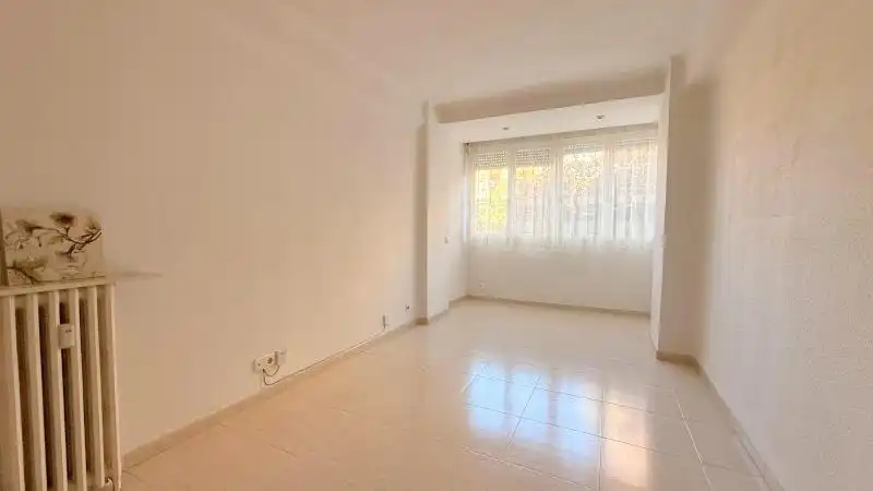 Habitación de Piso de alquiler en  Madrid Capital con Calefacción y TV