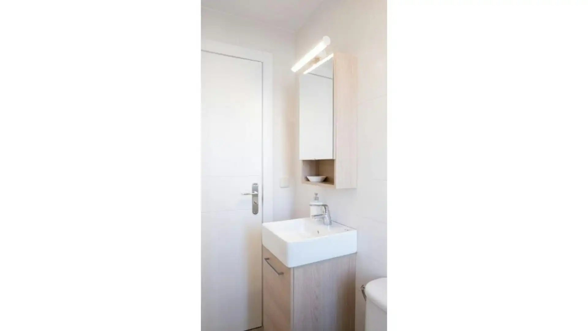 Bathroom of Flat for rent in Madrid  with Heating, Furnished and Washing machine