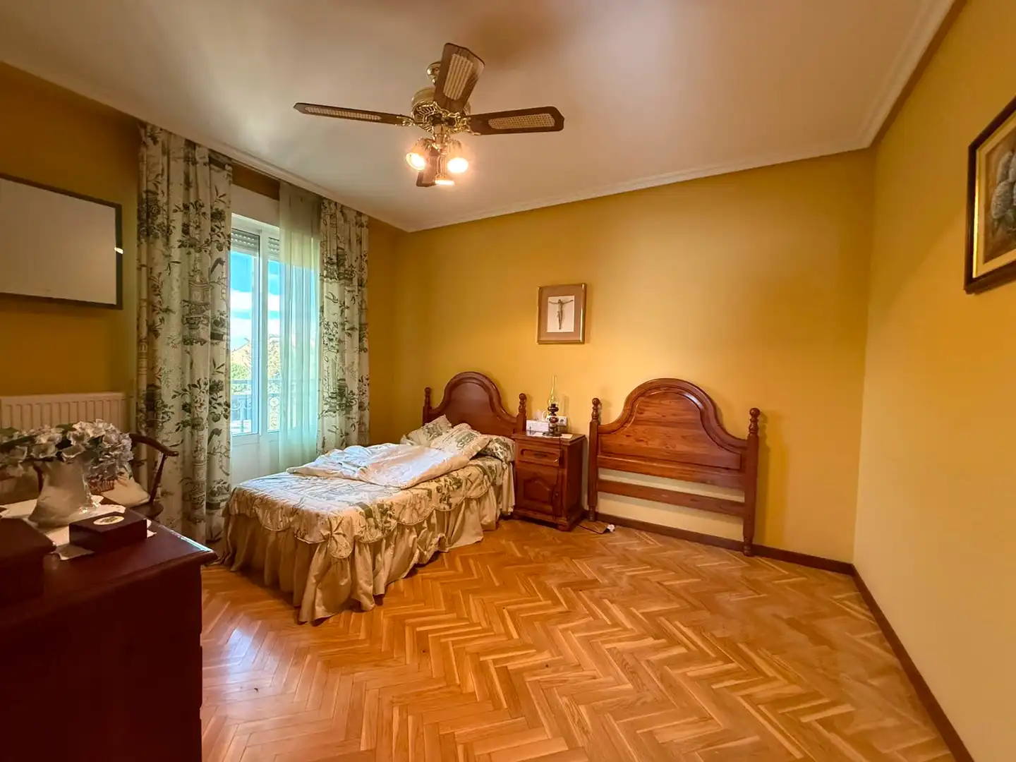 Schlafzimmer von Einfamilien-Reihenhaus zum Verkauf in Santa Marta de Tormes mit Klimaanlage, Heizung und Privatgarten