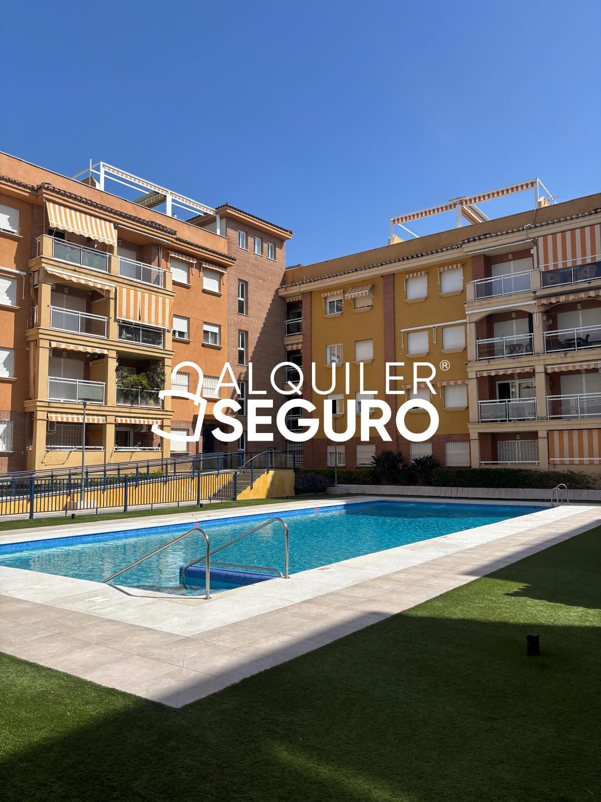 Vista exterior de Ático de alquiler en Torrox con Terraza, Piscina y Amueblado