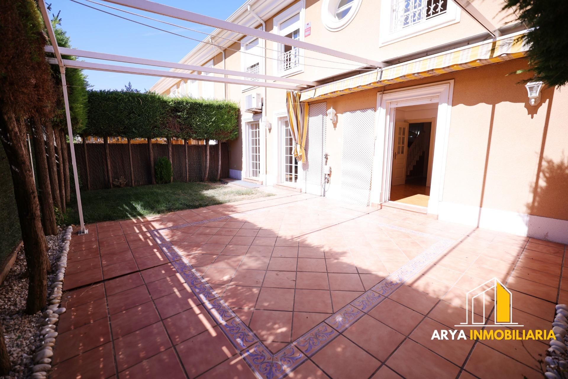Garden of Single-family semi-detached for sale in Torrejón de Ardoz  with Air Conditioner, Heating and Community pool