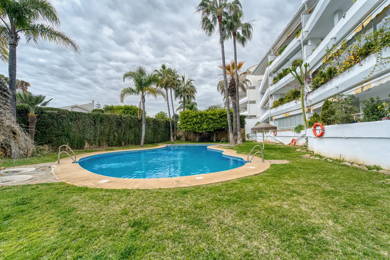 Piscina de Ático en venta en Marbella con Aire acondicionado, Calefacción y Terraza