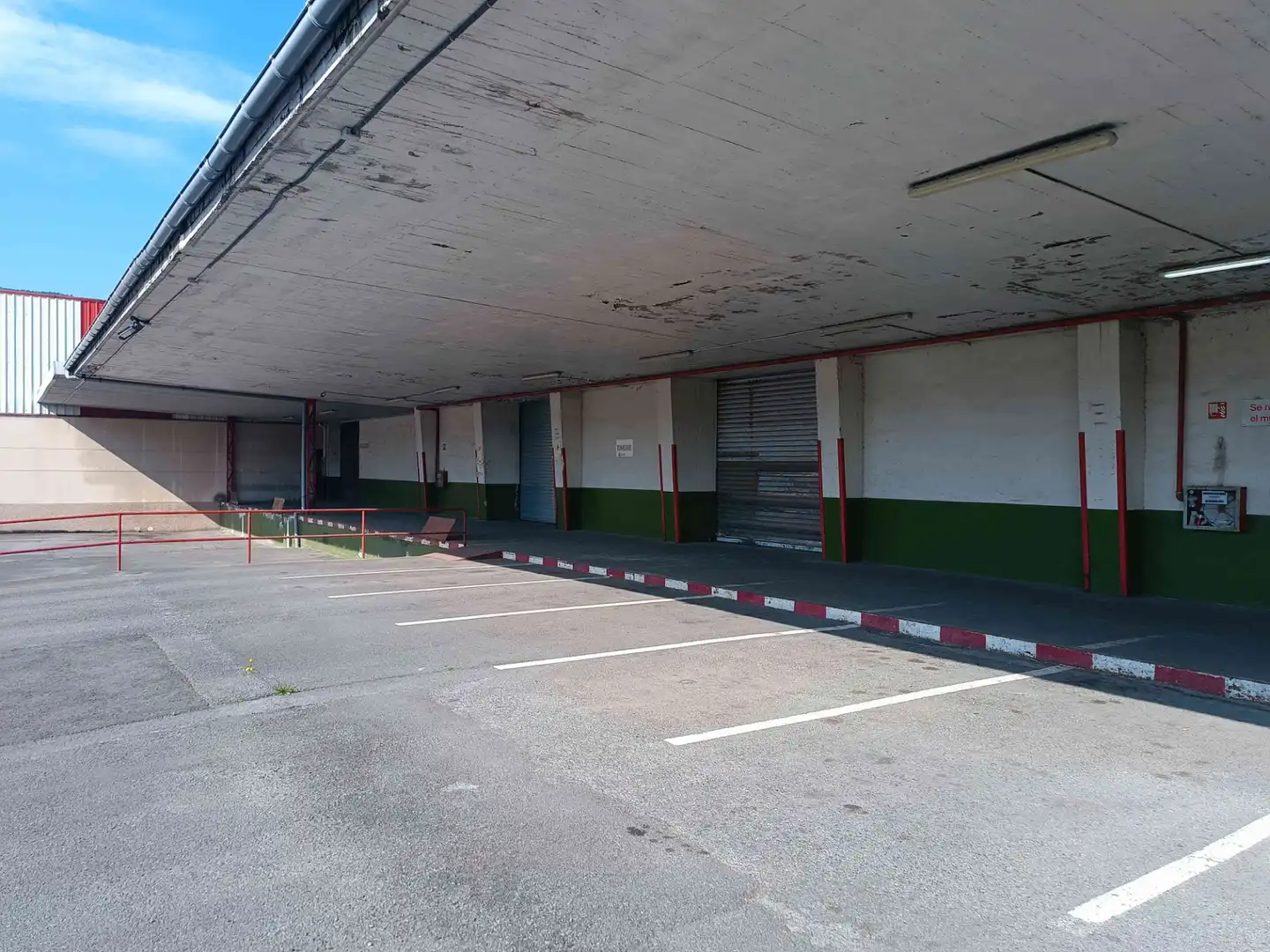 Parking de Nave industrial en venta en Derio