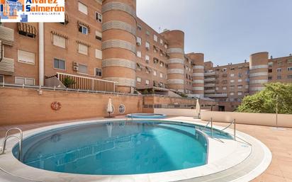 Piscina de Pis en venda en  Granada Capital amb Aire condicionat, Calefacció i Piscina comunitària