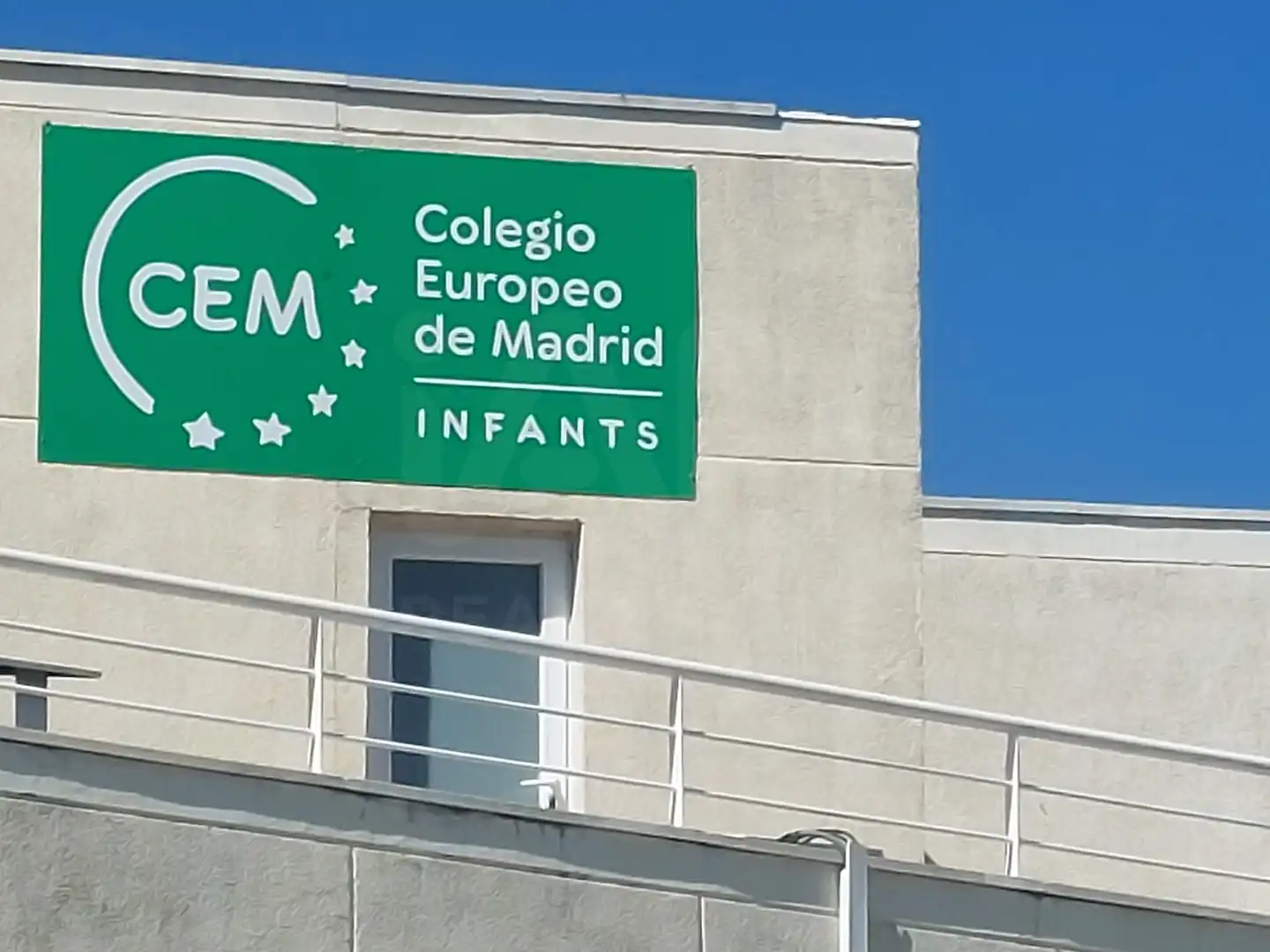 Vista exterior de Local en venta en Las Rozas de Madrid