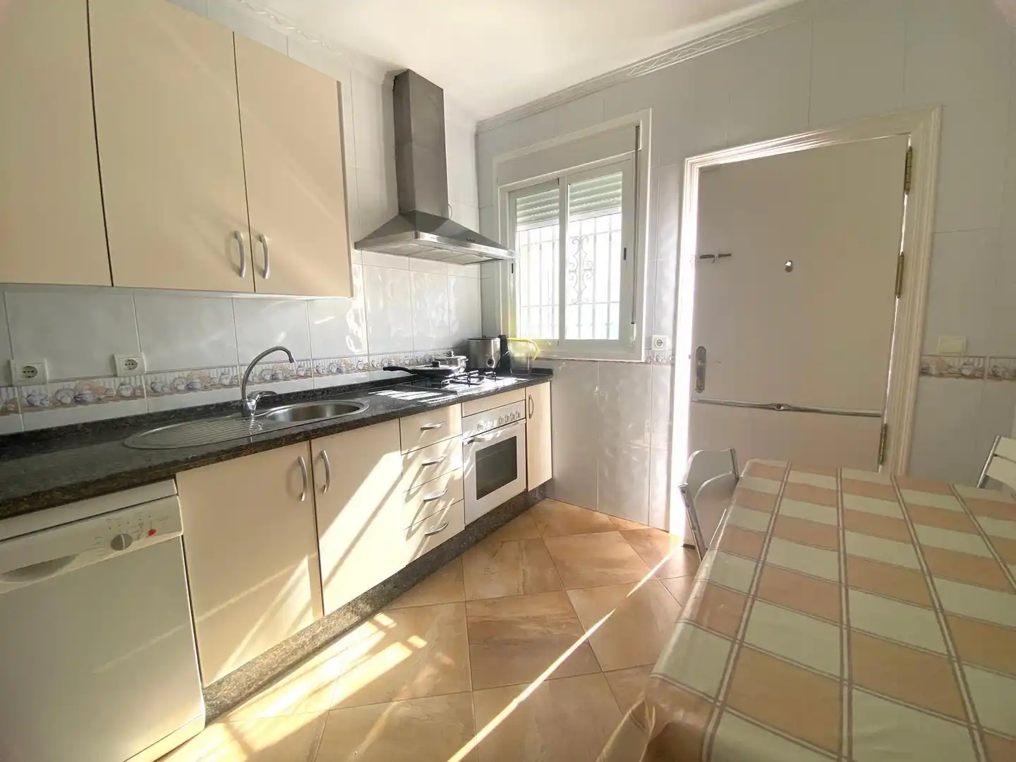 Cocina de Casa adosada en venta en Chipiona con Aire acondicionado, Jardín privado y Terraza
