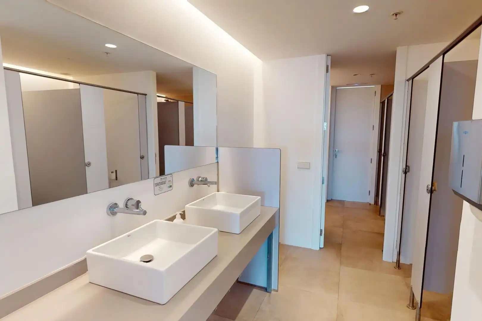 Baño de Oficina de alquiler en Riba-roja de Túria con Aire acondicionado y Amueblado