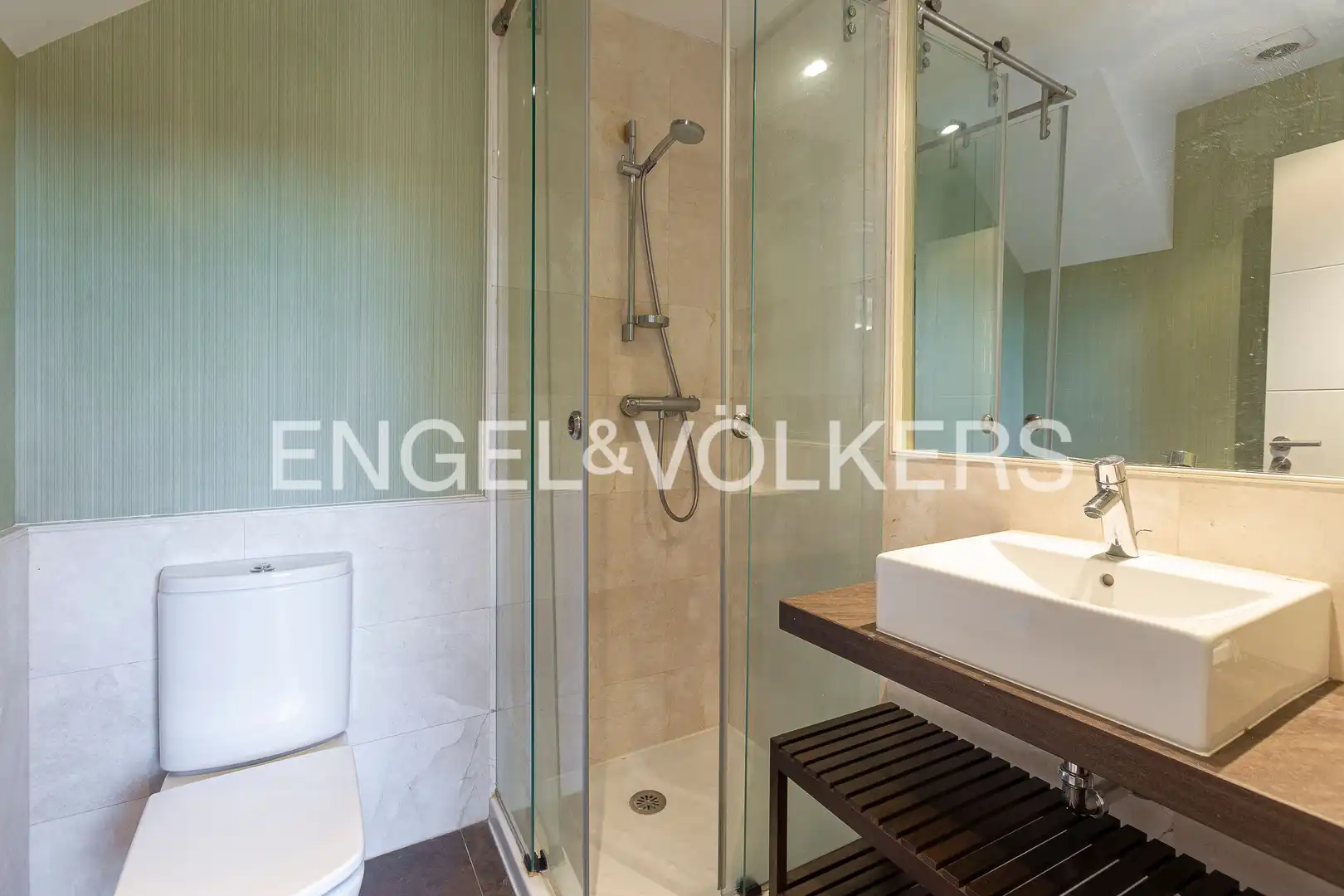 Baño de Ático de alquiler en Zona Monte El Pilar