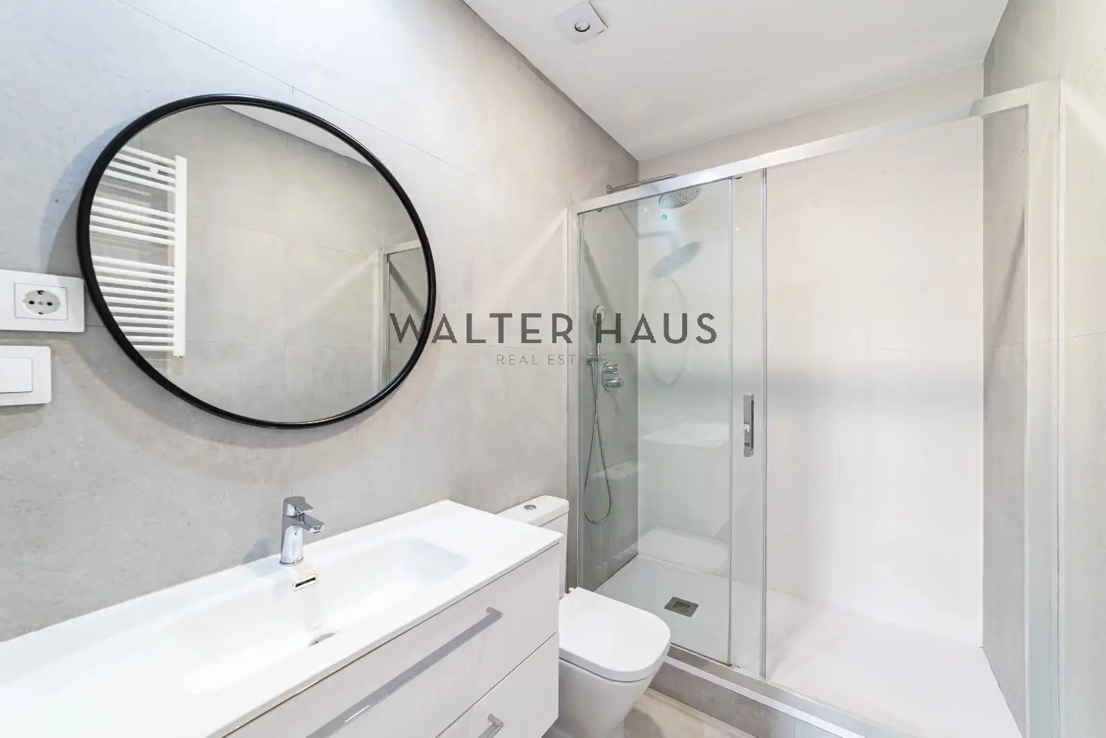 Bathroom of Flat for sale in Madrid  with Air Conditioner, Heating and Furnished